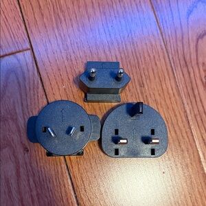 Universal Travel Plug Adapter Set - Black